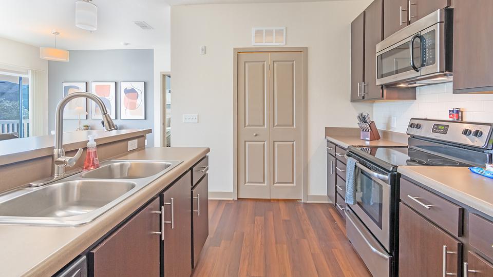 Rent Oakleaf Plantation 1120 in Jacksonville, FL Landing