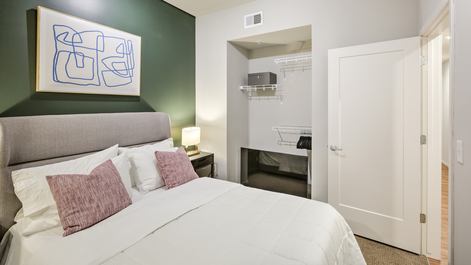 Rent The Breakers 228 in Omaha, NE Landing