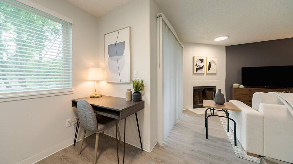 Rent Sunset Park B202 in Seattle, WA Landing