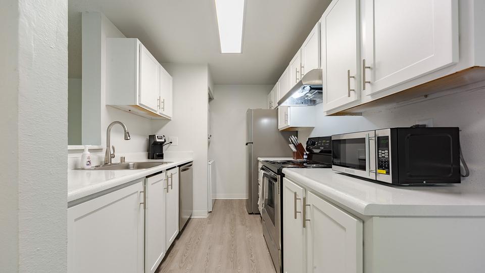 Rent Sunset Park B202 in Seattle, WA Landing