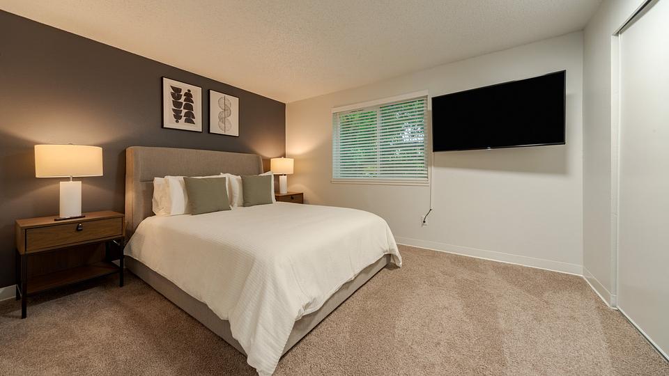 Rent Sunset Park B202 in Seattle, WA Landing