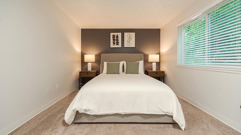 Rent Sunset Park B202 in Seattle, WA Landing