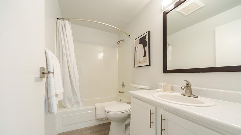 Rent Sunset Park B202 in Seattle, WA Landing