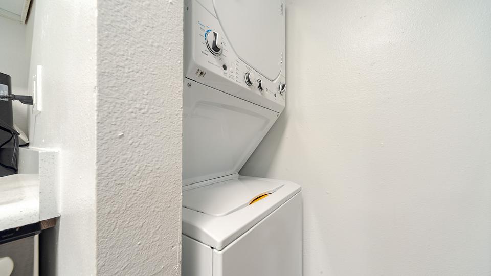 Rent Sunset Park B202 in Seattle, WA Landing