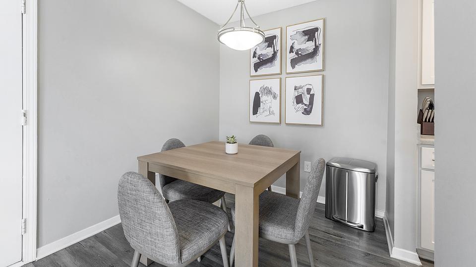 Rent Stonebridge Crossing Apartment Homes 2831G302 in Cordova, TN