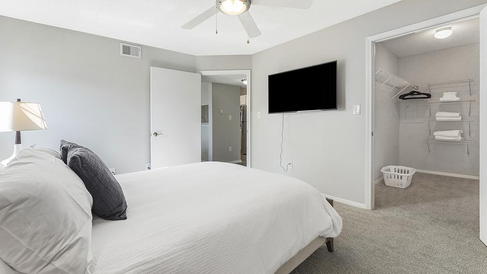 Rent Stonebridge Crossing Apartment Homes 2831G302 in Cordova, TN