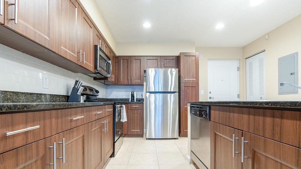 Rent Cameron Estates 16108 in West Palm Beach, FL Landing