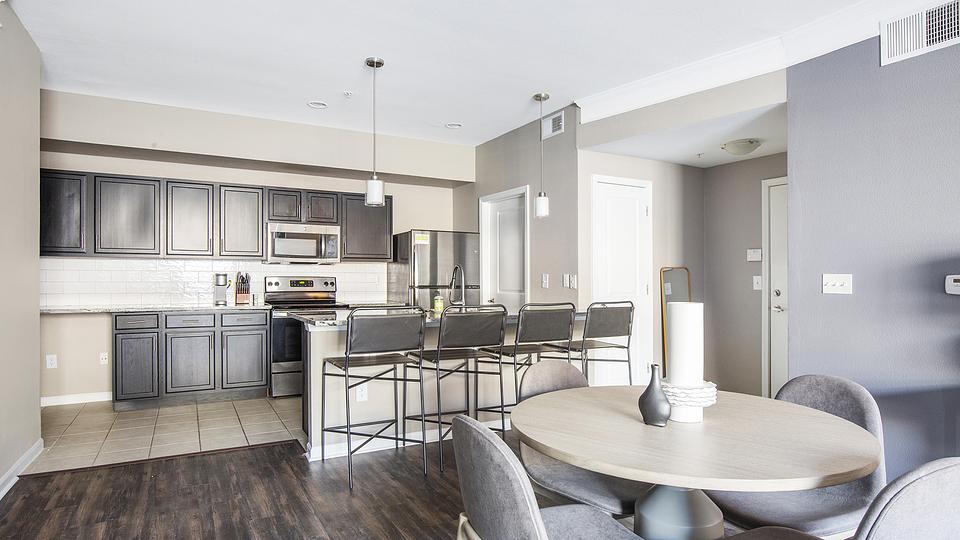 Rent Corbin Crossing Apartments 161612 in Overland Park, KS Landing