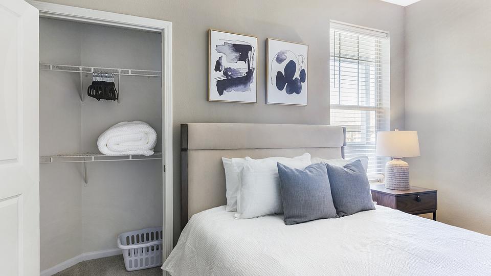 Rent Corbin Crossing Apartments 161612 in Overland Park, KS Landing