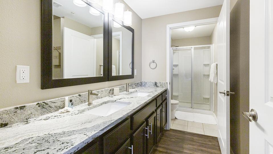 Rent Corbin Crossing Apartments 161612 in Overland Park, KS Landing