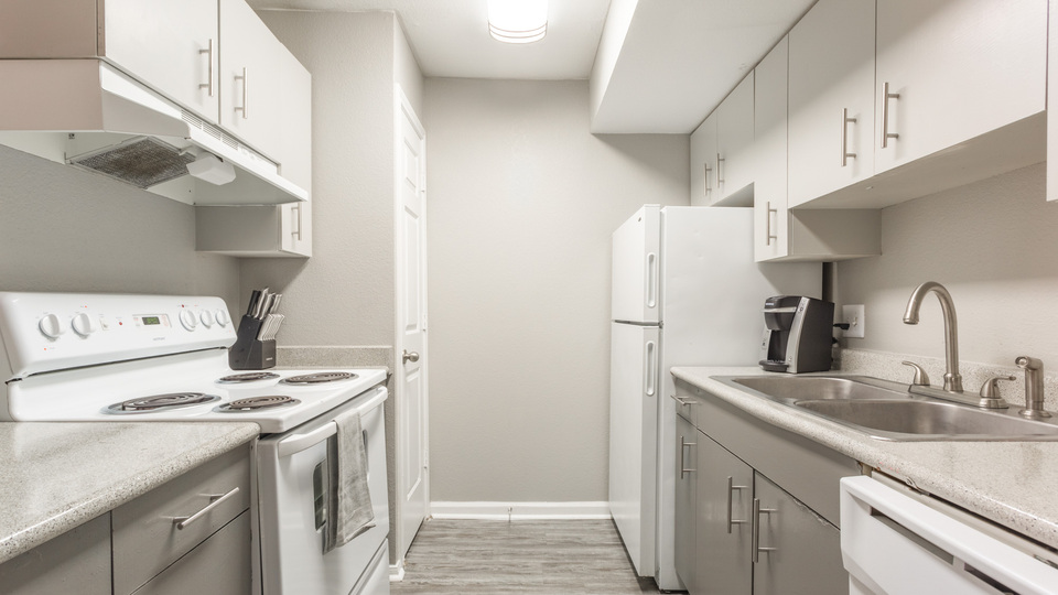 Rent The Parker Apartment Homes 936 in Edmond, OK Landing