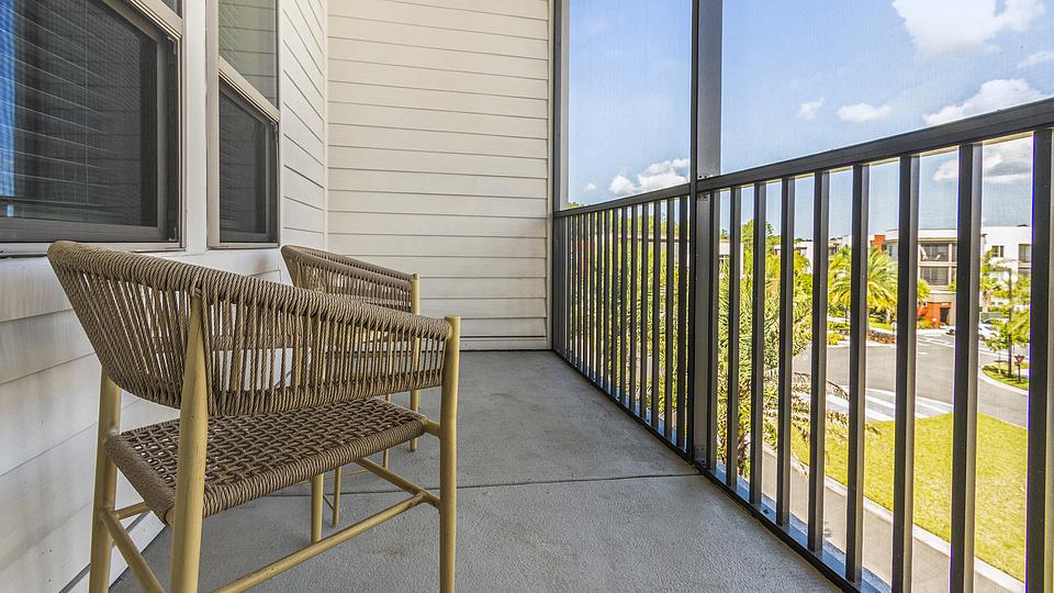 Rent Luxor Club 131 in Jacksonville, FL Landing