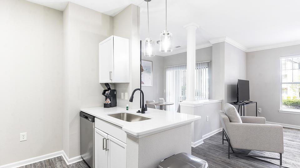 Rent View at Legacy Oaks 1220106 in Knightdale, NC Landing