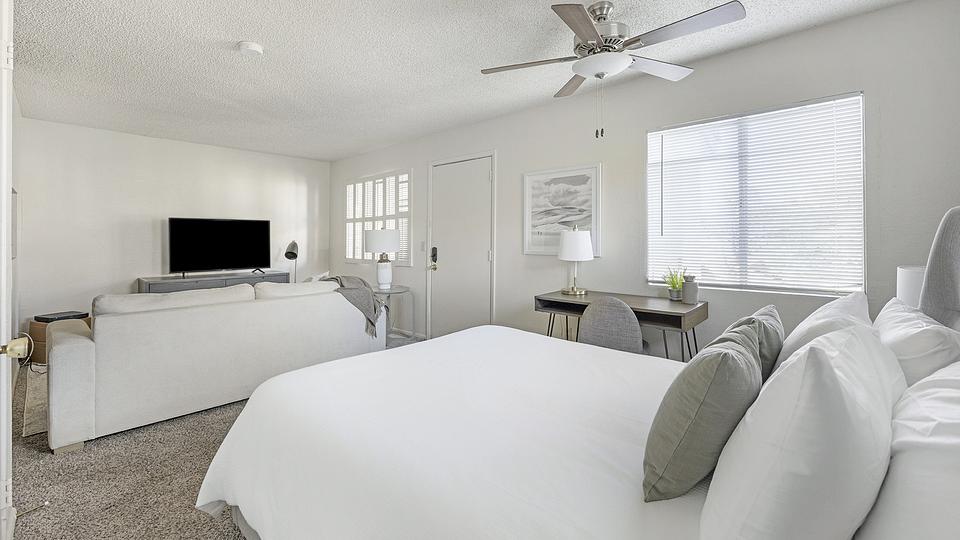 Rent Stillwater 3061 in Glendale, AZ Landing