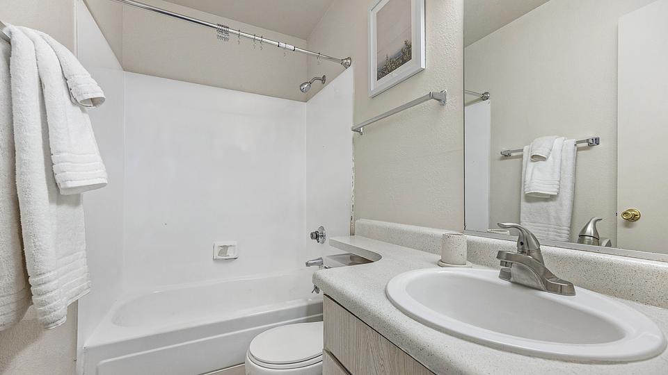 Rent Stillwater 3061 in Glendale, AZ Landing