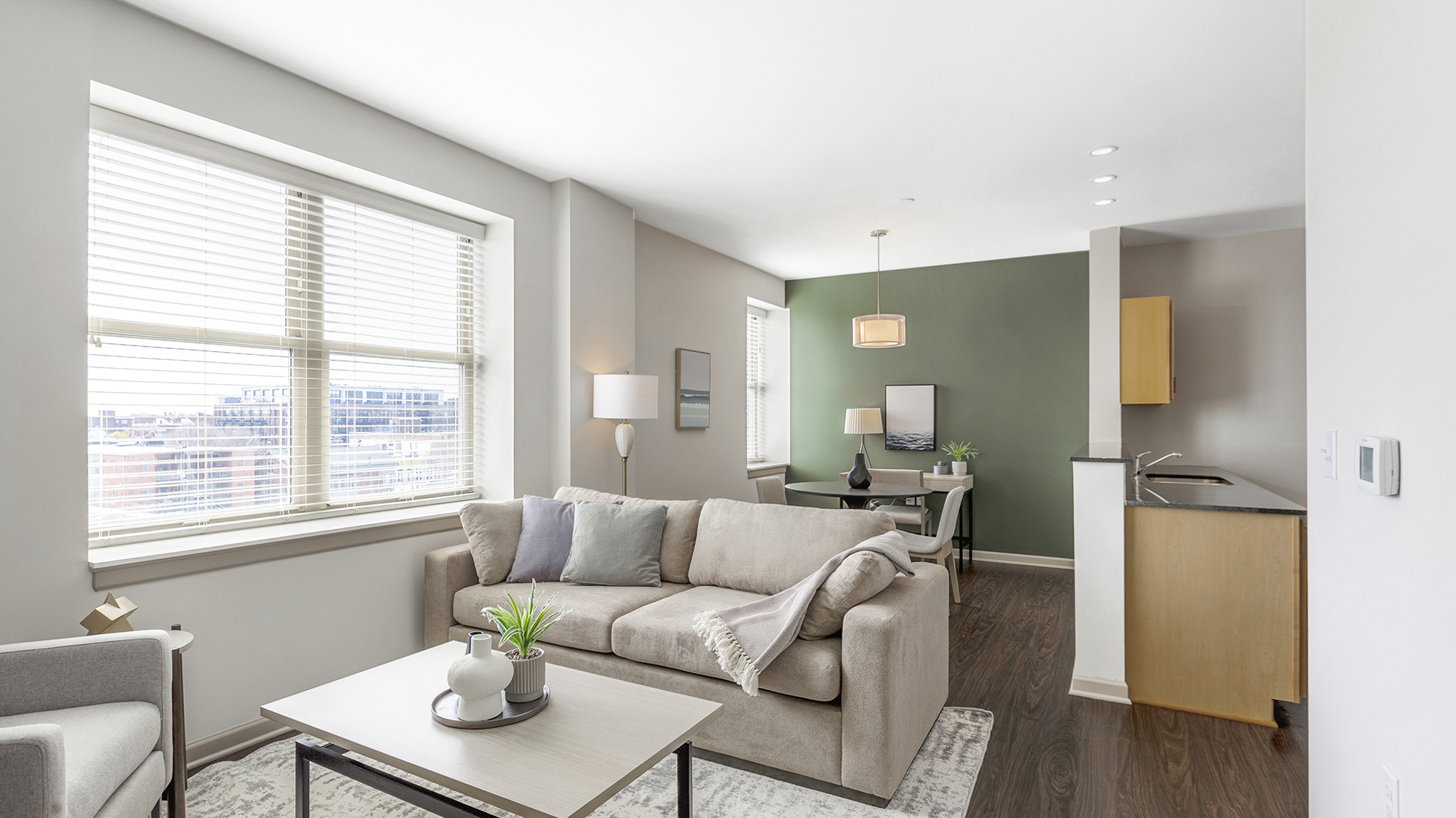 Rent The Strathmore Apartments 514 in Detroit, MI Landing