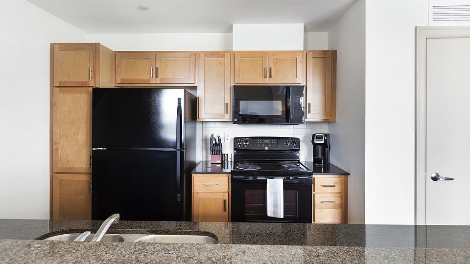 Rent The Strathmore Apartments 514 in Detroit, MI Landing