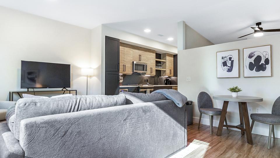 Rent Broadstone Kendrick 2211 in Denver, CO Landing