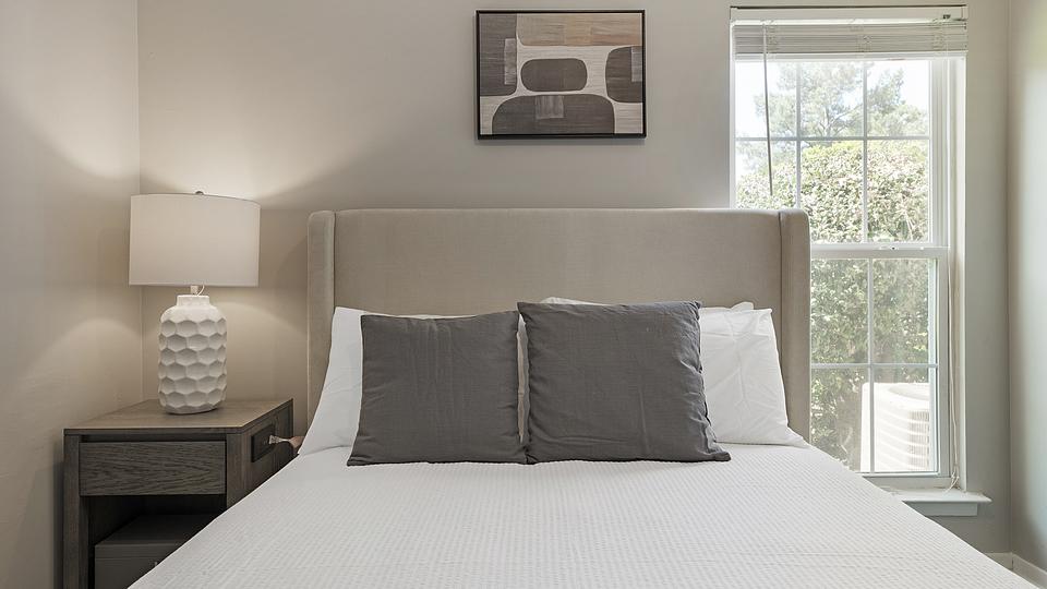 Rent Stonebridge Crossing Apartment Homes 9170W102 in Cordova, TN