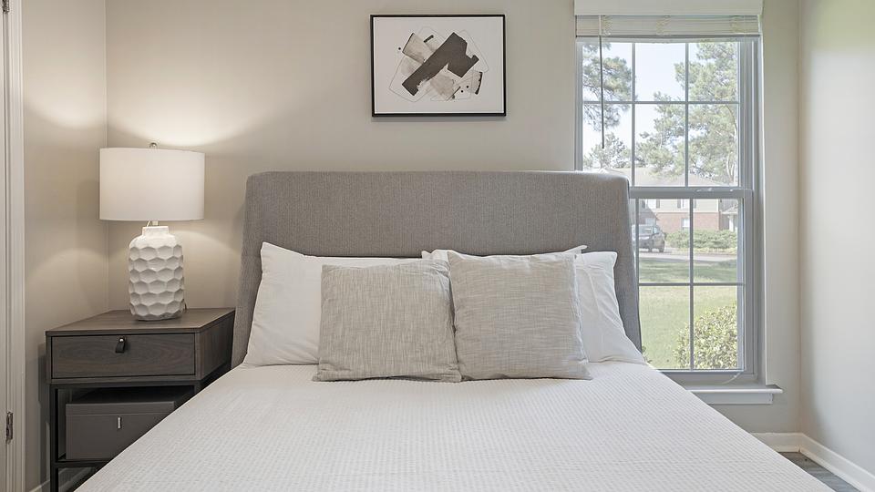 Rent Stonebridge Crossing Apartment Homes 9170W102 in Cordova, TN