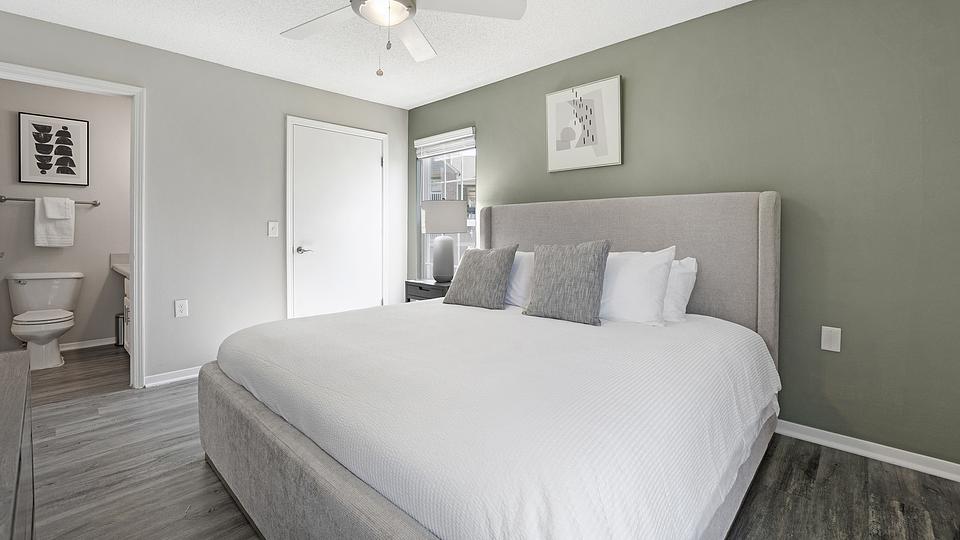 Rent Stonebridge Crossing Apartment Homes 9170W102 in Cordova, TN