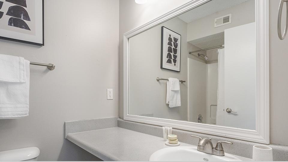 Rent Stonebridge Crossing Apartment Homes 9170W102 in Cordova, TN