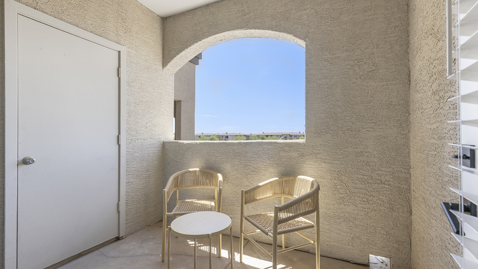 Rent Lazo Apartments 3065 in Chandler, AZ Landing