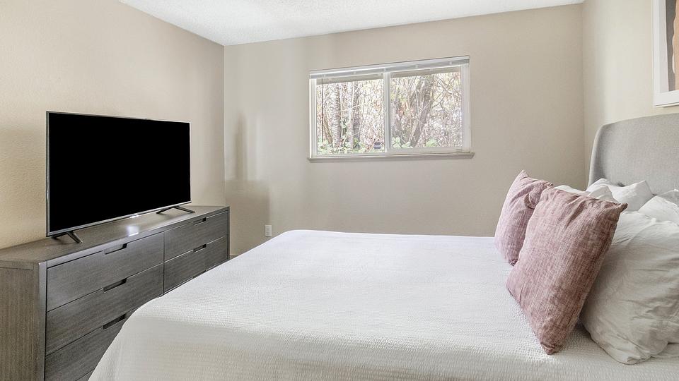 Rent Trellis 18B in Federal Way, WA Landing